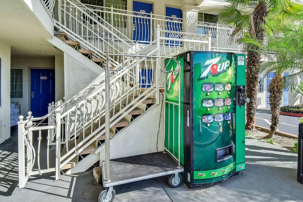 Motel 6 Гарден Гров Экстерьер фото