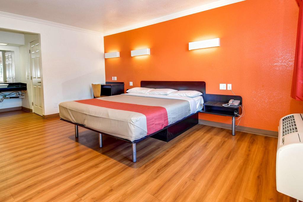 Motel 6 Гарден Гров Экстерьер фото