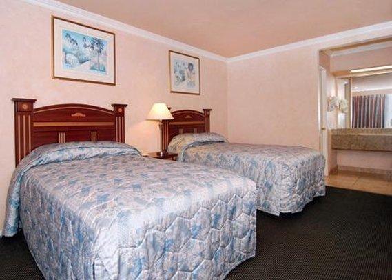 Motel 6 Гарден Гров Номер фото